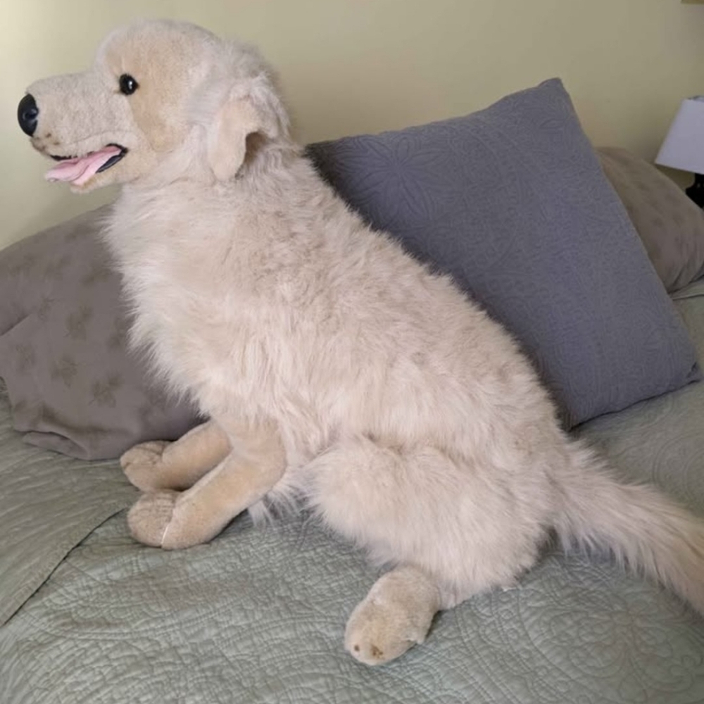 E&J Classic Sitting Plush Golden Retriever Realistic Stuffed Animal 22 "